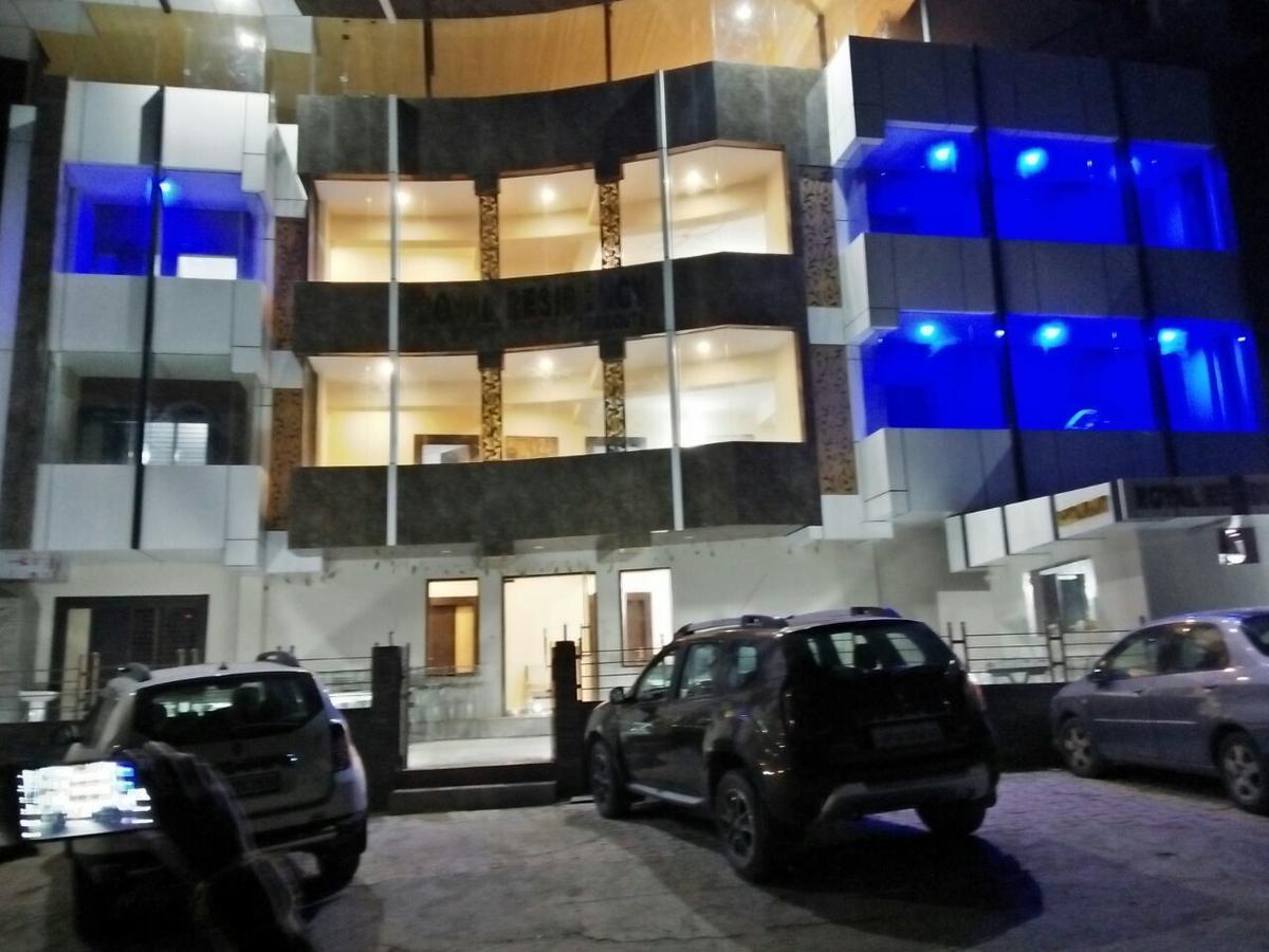 Oyo 11877 Royal Residency Hotel New Tehri Стая снимка